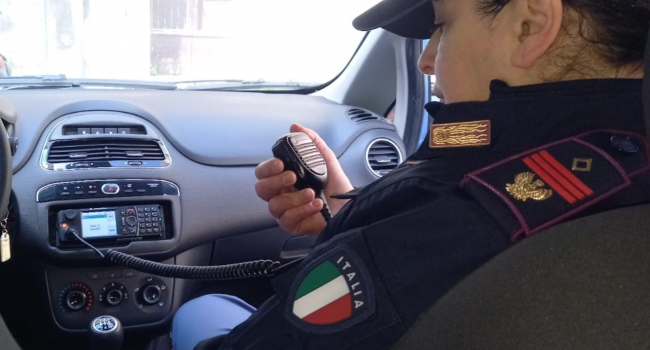 Tossicodipendente di 28 anni minaccia i genitori e aggredisce la madre per avere i soldi per la droga. Arrestato dalla Polizia a Catania