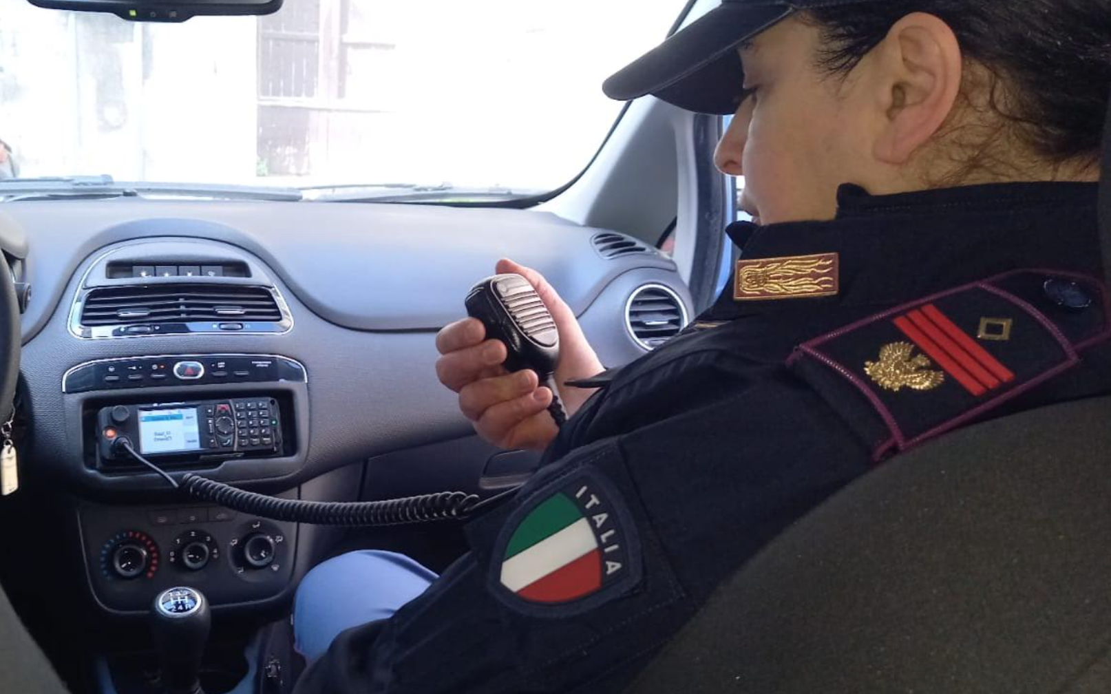 Tossicodipendente di 28 anni minaccia i genitori e aggredisce la madre per avere i soldi per la droga. Arrestato dalla Polizia a Catania