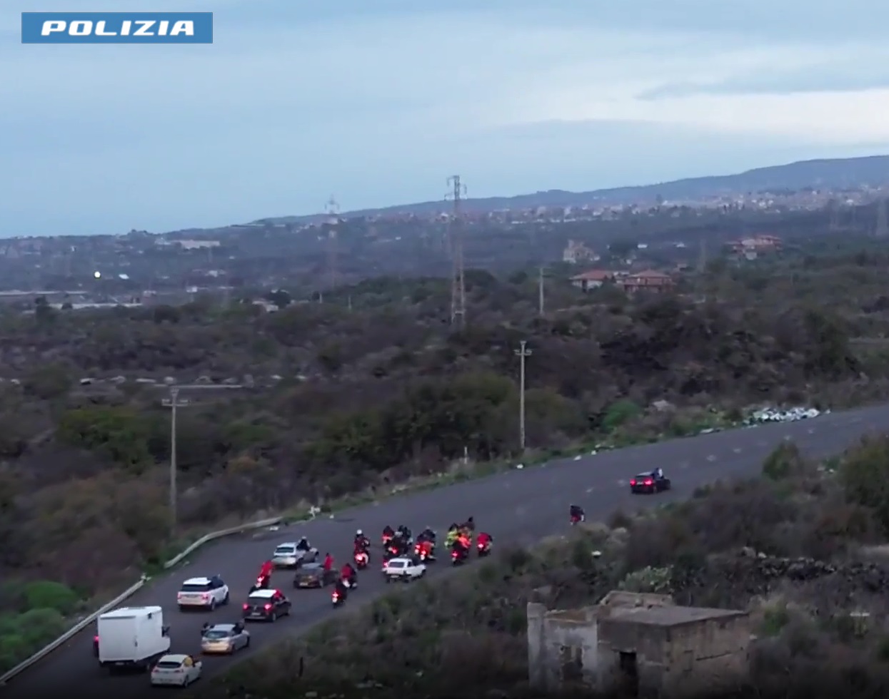 Con i droni la Polizia localizza e blocca corsa clandestina di cavalli: 15 denunciati a Catania di cui 2 minori