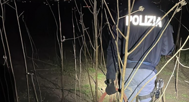 Ruba cavi di rame insieme al figlio minorenne. Bloccati dalla Polizia