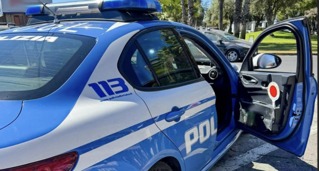 Folle fuga nel centro città: guida senza patente, investe un poliziotto e viene arrestato. A Catania