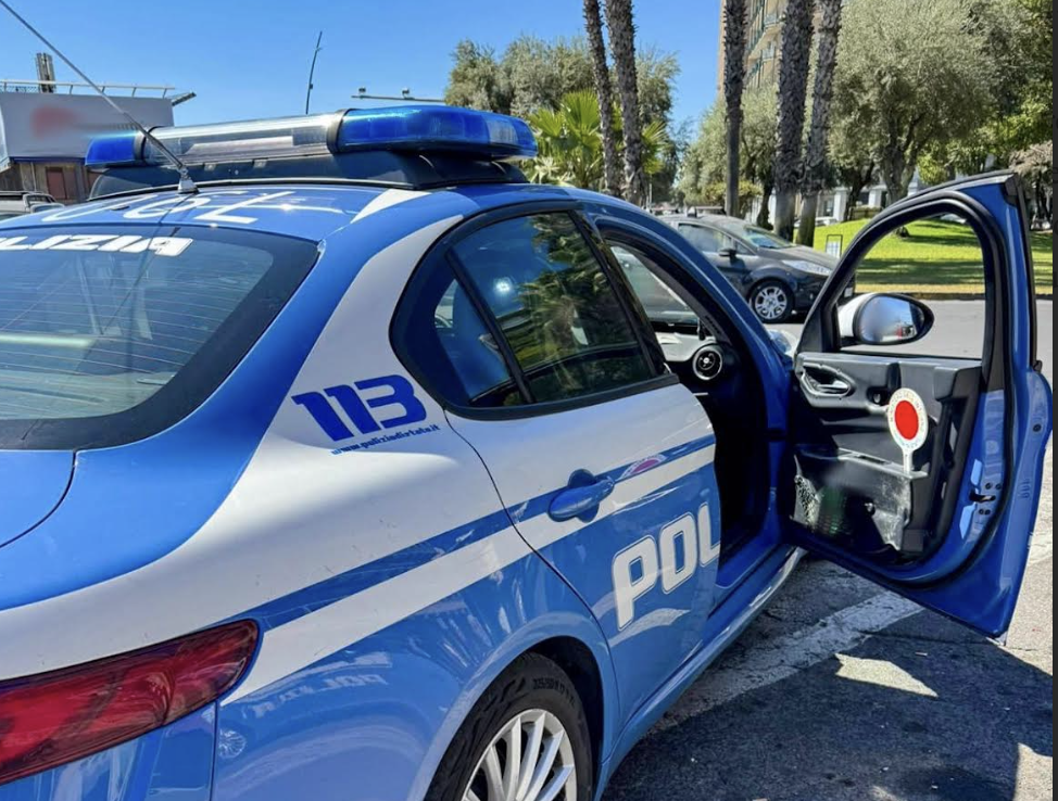 Folle fuga nel centro città: guida senza patente, investe un poliziotto e viene arrestato. A Catania