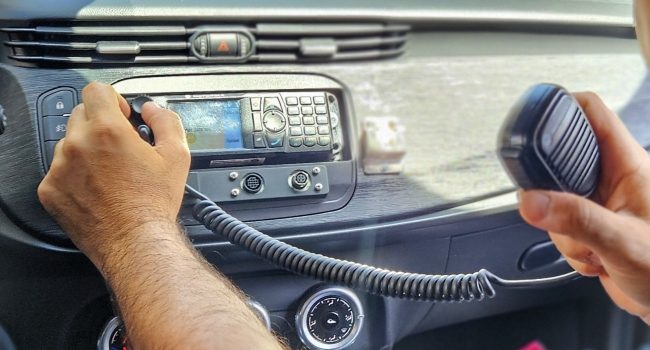 Scaraventa a terra un giovane per rubargli il cellulare. Straniero di 23 anni arrestato per rapina