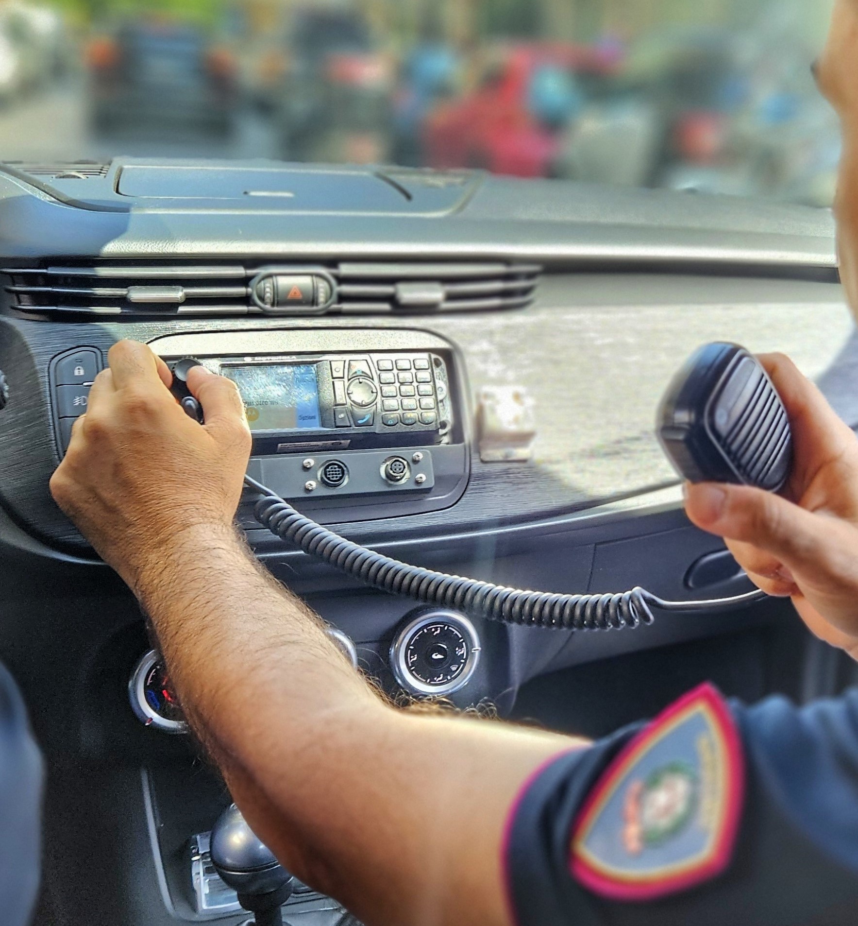 Scaraventa a terra un giovane per rubargli il cellulare. Straniero di 23 anni arrestato per rapina